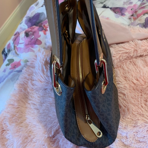 Michael Kors purse - Picture 6 of 8